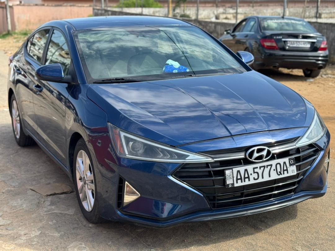 Hyundai Elantra (2018) 3